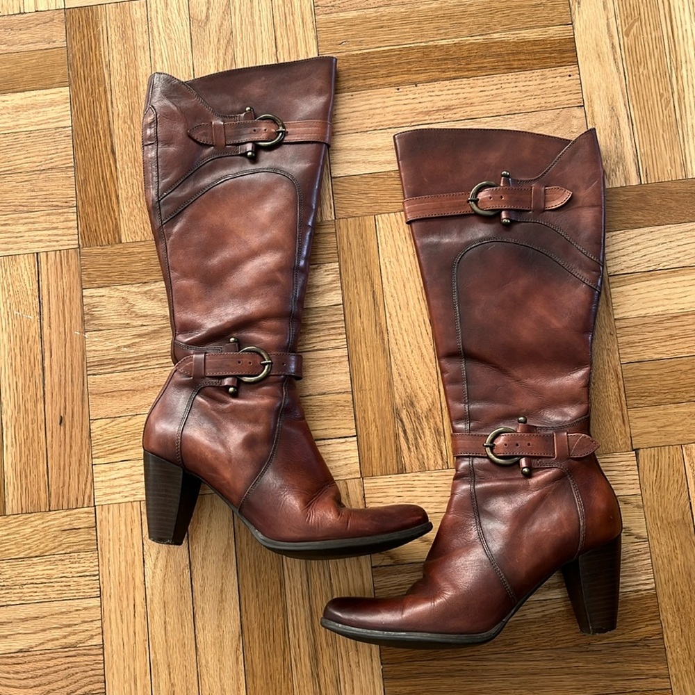 Beautiful tall genuine leather brown boots